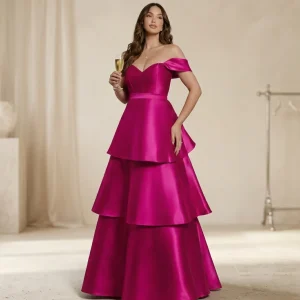 Vestido de fiesta Anette con capas y tela satinada