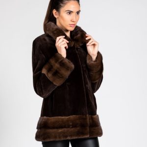 Chaqueta marrón de pelo de visón rasado corto